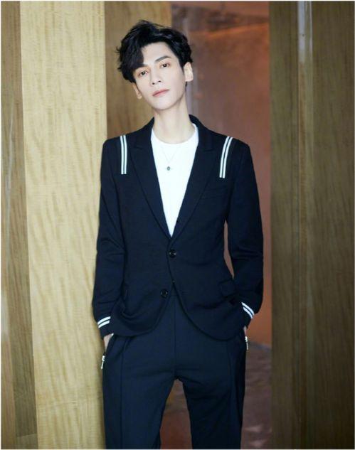 吃瓜最新事件爆料罗云熙,甜蜜互动引网友热议